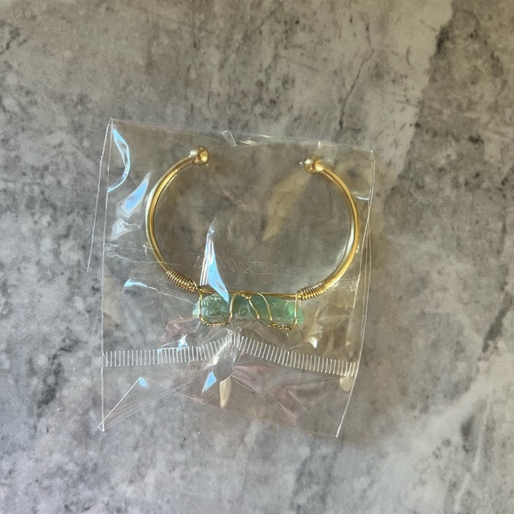 Natural Cut Chunky Wire Wrapped Aventurine Bracelet Gold Hardware - Picture 2 of 4